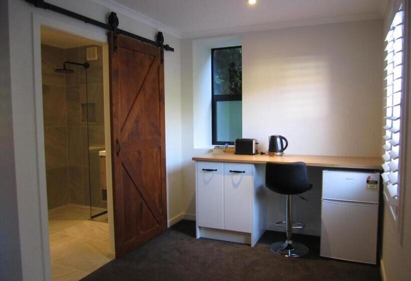스탠다드 스튜디오, The Stables Dunedin