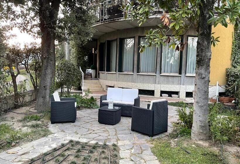 اتاق لوکس سه تخته, Villa Mase