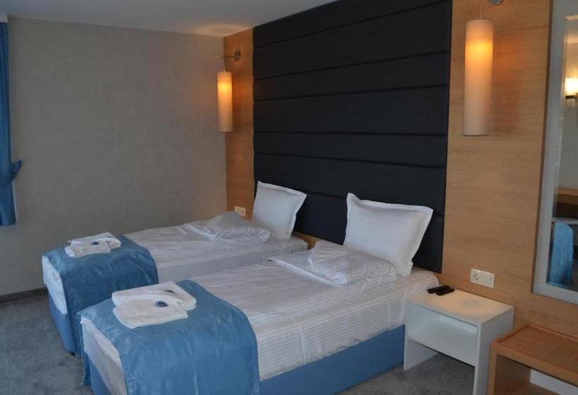 Superior room with lake view, Mobi Dick Family