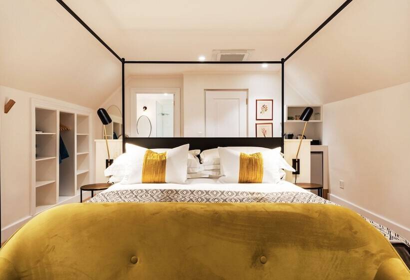 디럭스 룸, Fairview House