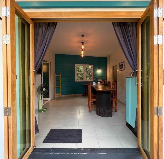 Семейный Номер, Naisang Hostel