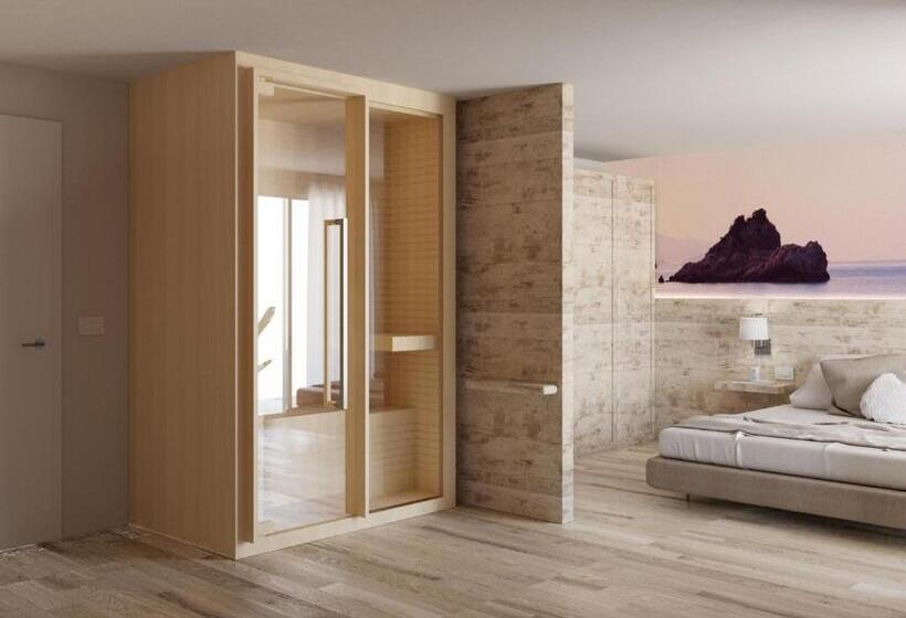 Номер Deluxe, Ambassador