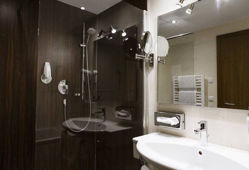 Quarto Estandar, Kapeller Innsbruck