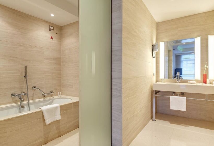 سوییت جونیور, Precise House Mantegna Roma