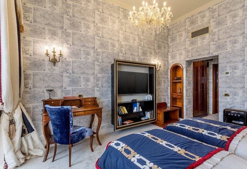 اتاق لوکس با چشم‌انداز, Suter Palace Heritage Boutique
