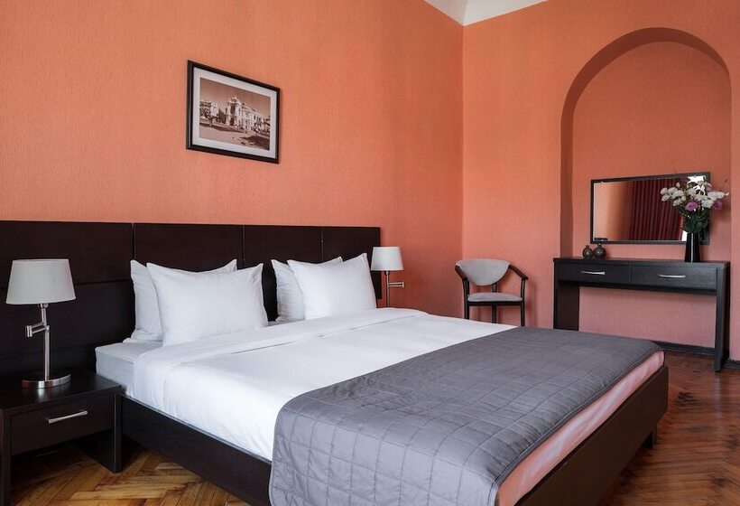 سوییت, Tsentralnaya Hotel