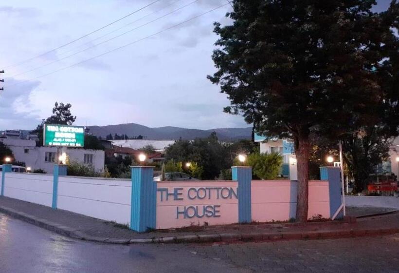 סטודיו משפחתי, The Cotton House