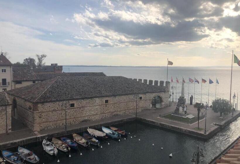 Номер Стандарт, Castello Centro Storico