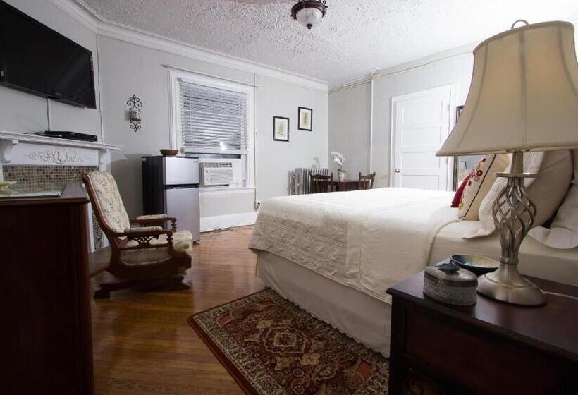 اتاق لوکس با تخت بزرگ, A And Fayebed And Breakfast, Inc