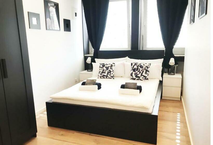 Quarto Estandar Banheiro Compartilhado, Blk Hostel