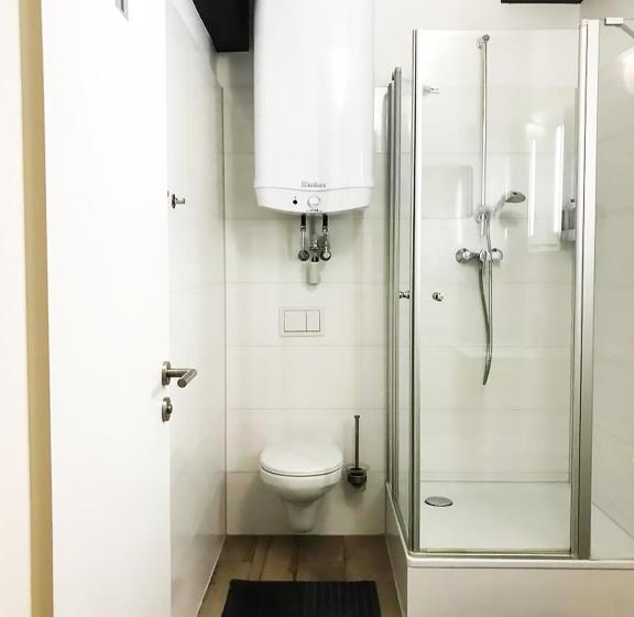Quarto Estandar Banheiro Compartilhado, Blk Hostel