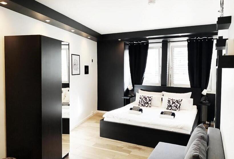 Quarto Triplo Estandar Banheiro Compartilhado, Blk Hostel
