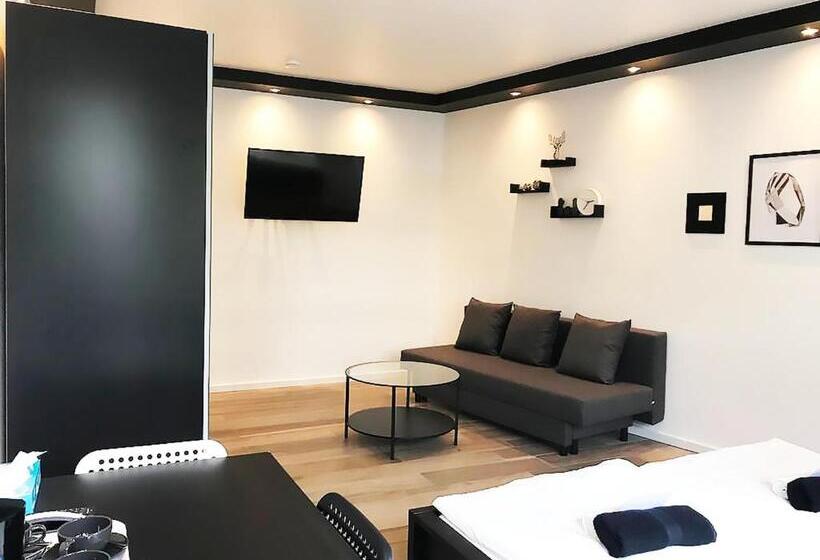 Quarto Triplo Estandar Banheiro Compartilhado, Blk Hostel