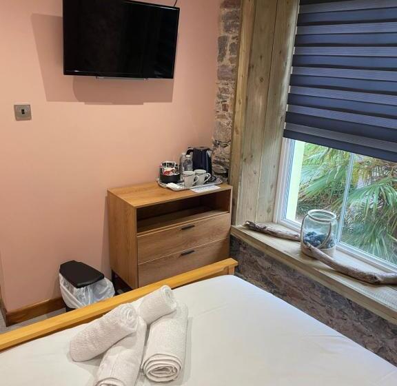 اتاق استاندارد, Island Lodge Since 1835 Barbican, Free Limited Parking, Dogs Friendly , Perfect For Ferry Terminal