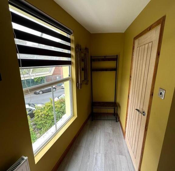 اتاق لوکس, Island Lodge Since 1835 Barbican, Free Limited Parking, Dogs Friendly , Perfect For Ferry Terminal