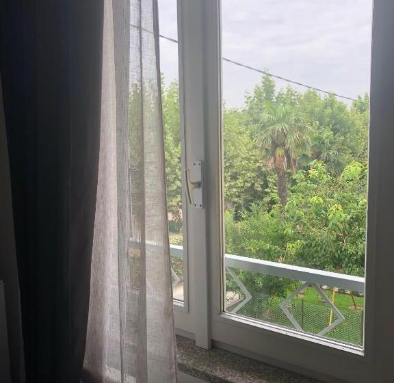 غرفة قياسية فردية حمام مشترك, Marconi 11
