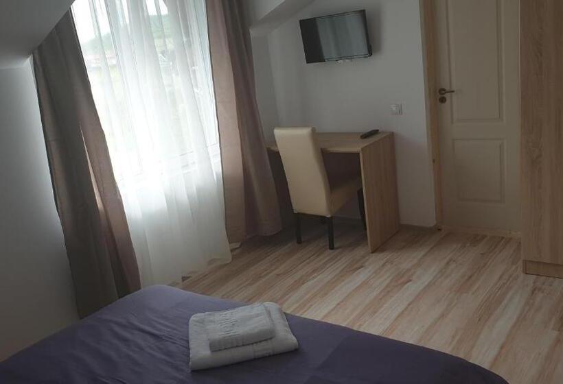이코노미 룸, Casa Soral