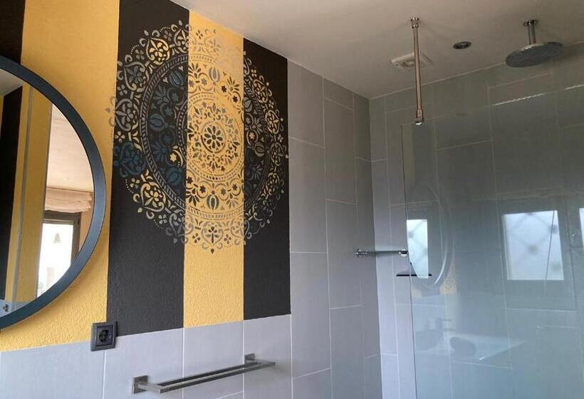 اتاق لوکس, Casa De L’albada