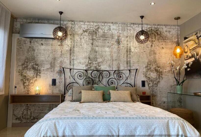 اتاق لوکس, Casa De L’albada