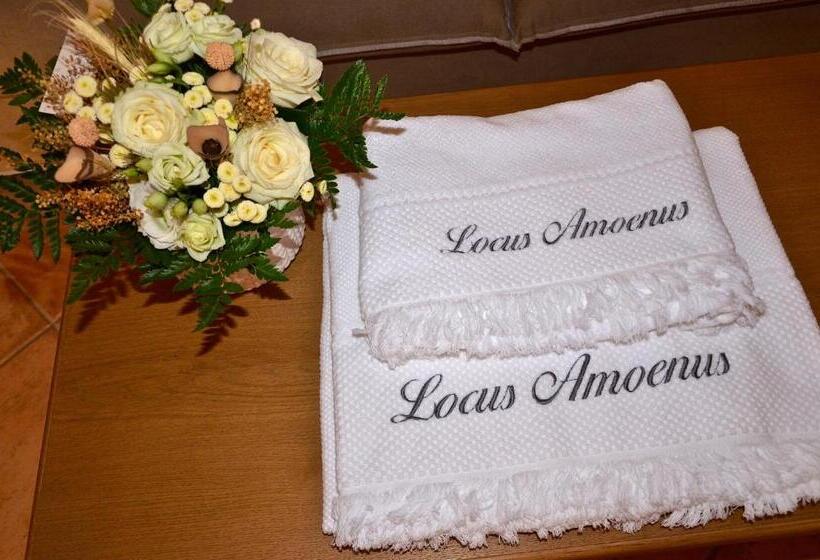 带按摩浴盆的套房, Locus Amoenus