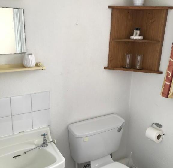 Quarto Estandar, Victoria House   Self Catering Quiet Guesthouse   Adult Singles And Couples Only