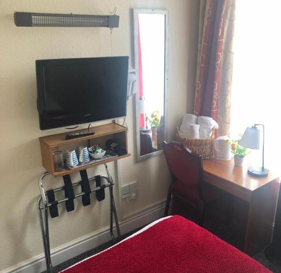 Quarto Basic, Victoria House   Self Catering Quiet Guesthouse   Adult Singles And Couples Only