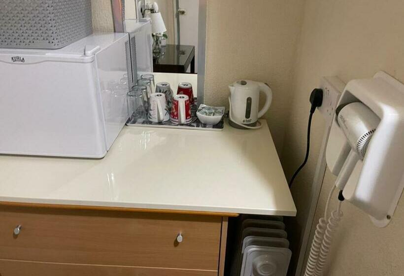 Quarto Estandar, Victoria House   Self Catering Quiet Guesthouse   Adult Singles And Couples Only