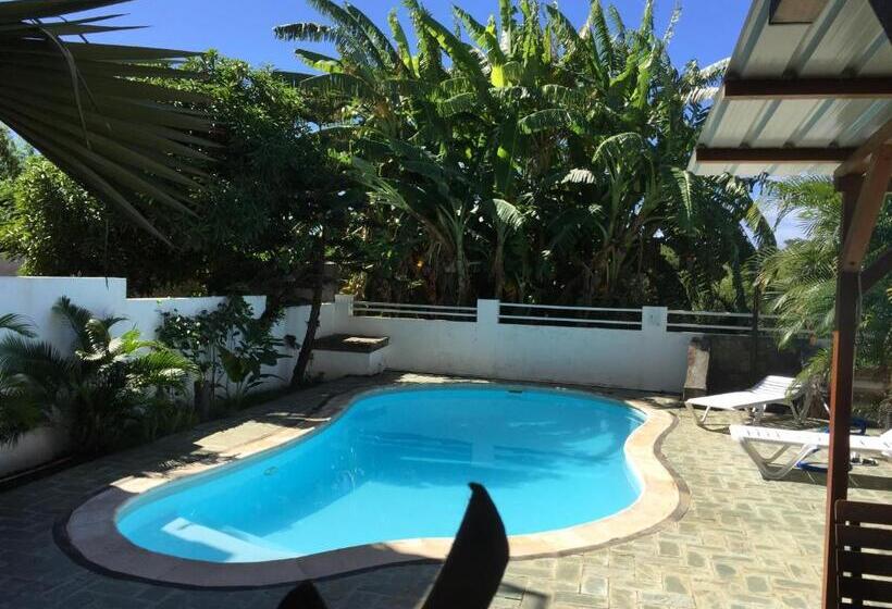 اتاق خانوادگی, Pereybere Villa Valari With Pool Near Beach