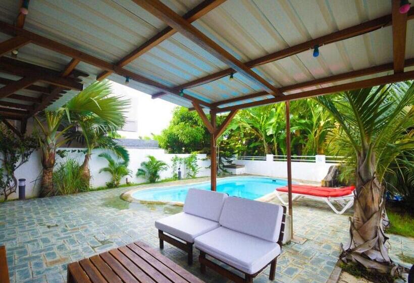 اتاق خانوادگی, Pereybere Villa Valari With Pool Near Beach