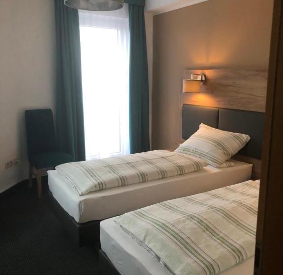 Номер Стандарт, Burghotel Homberg