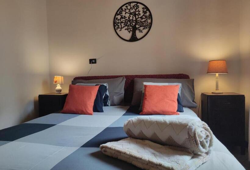 Standard Triple Room with Terrace, Torre Cà Emo   Dormire A Serravalle