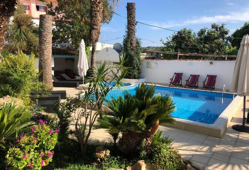 Номер Стандарт Трехместный, Villa Dessena Guest House
