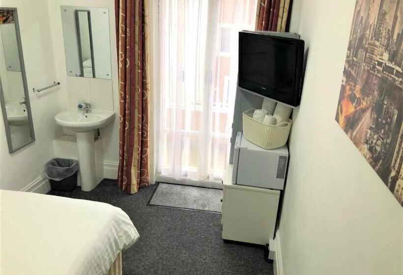 Номер Стандарт Совместная Ванная, Backpackers Blackpool Hotel & Suites