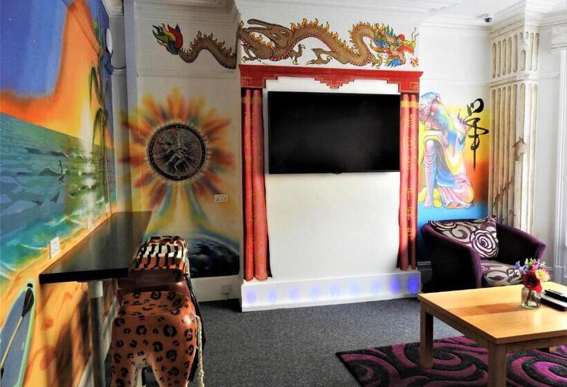 Апартаменты 1 Спальня Нижний Этаж, Backpackers Blackpool Hotel & Suites