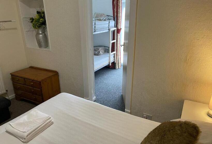 Апартаменты 1 Спальня Нижний Этаж, Backpackers Blackpool Hotel & Suites