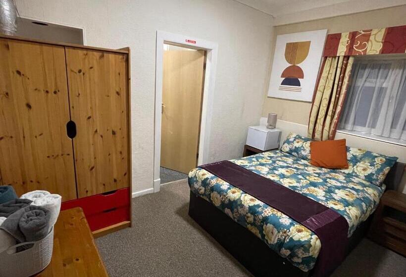 Апартаменты 1 Спальня Нижний Этаж, Backpackers Blackpool Hotel & Suites