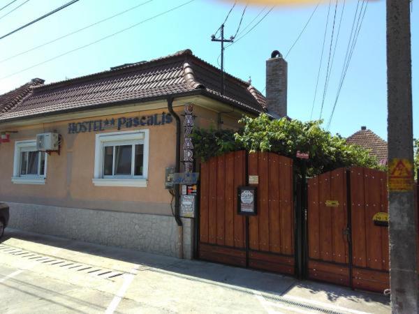 패밀리 스튜디오, Hostel Pascalis Alesd