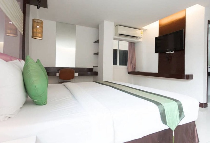 اتاق لوکس سه تخته, Cozi Inn Hotel, Bangkok
