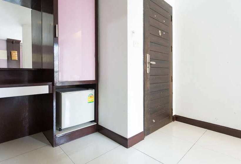 اتاق لوکس سه تخته, Cozi Inn Hotel, Bangkok