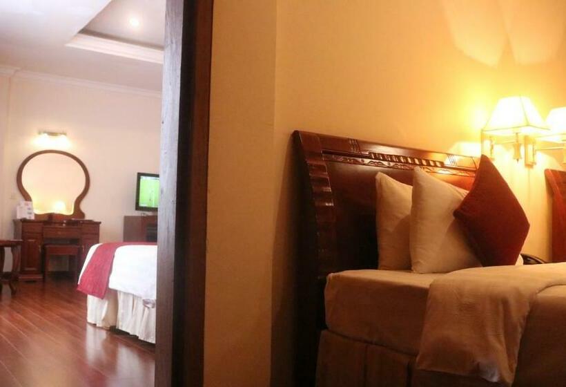 Family Room, Starry Angkor
