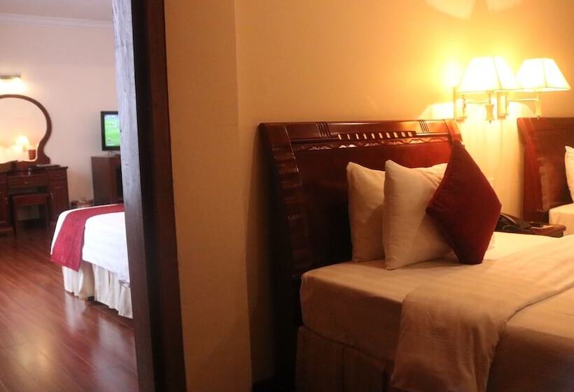 Family Room, Starry Angkor