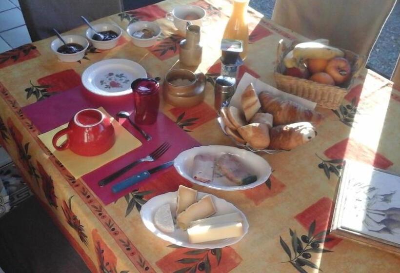 اتاق استاندارد با چشم‌انداز باغ, Chez Sylvie Et Jean Yves