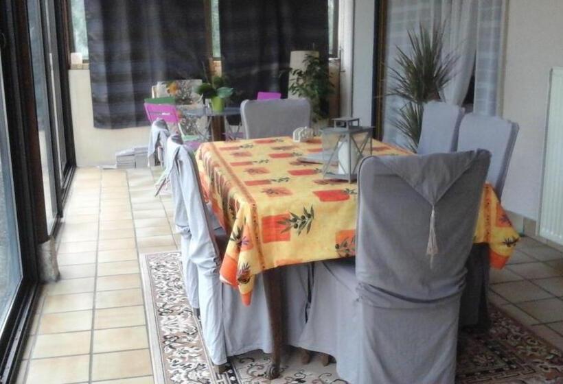 اتاق استاندارد با چشم‌انداز باغ, Chez Sylvie Et Jean Yves