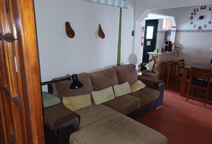 اتاق استاندارد با سرویس بهداشتی مشترک, Hostel Nature