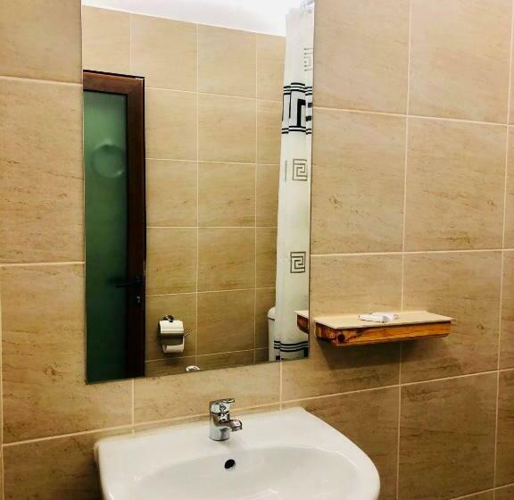Трехместный Номер Стандарт с Балконом, Villa Adrian