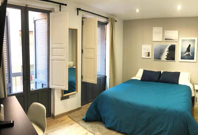 اتاق استاندارد با بالکن, Infinium Zamora Suites