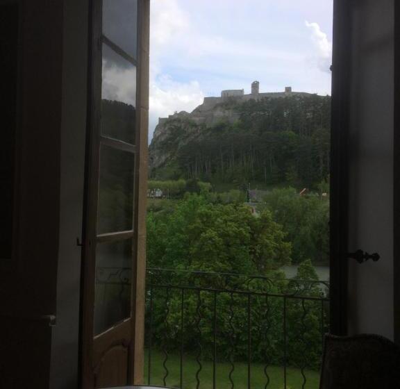 자쿠지 스위트, Château De La Cazette