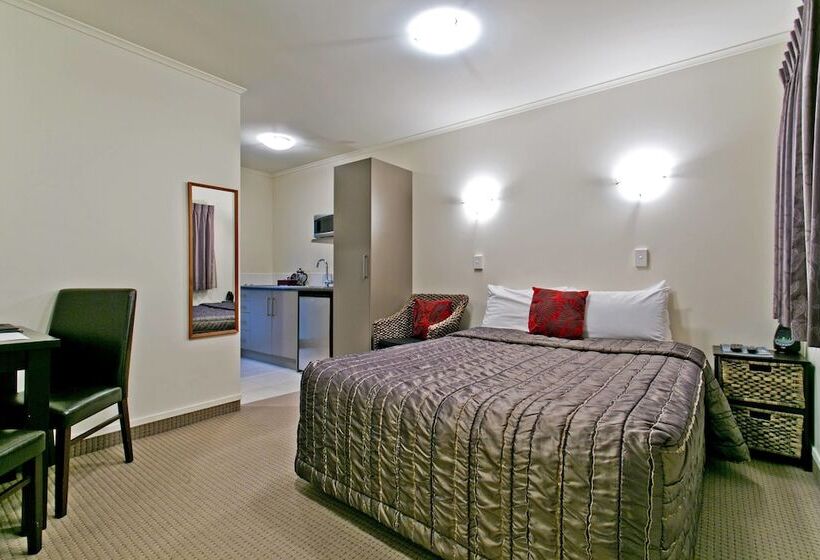 Студия Классика, Ballinor Motor Inn Hamilton