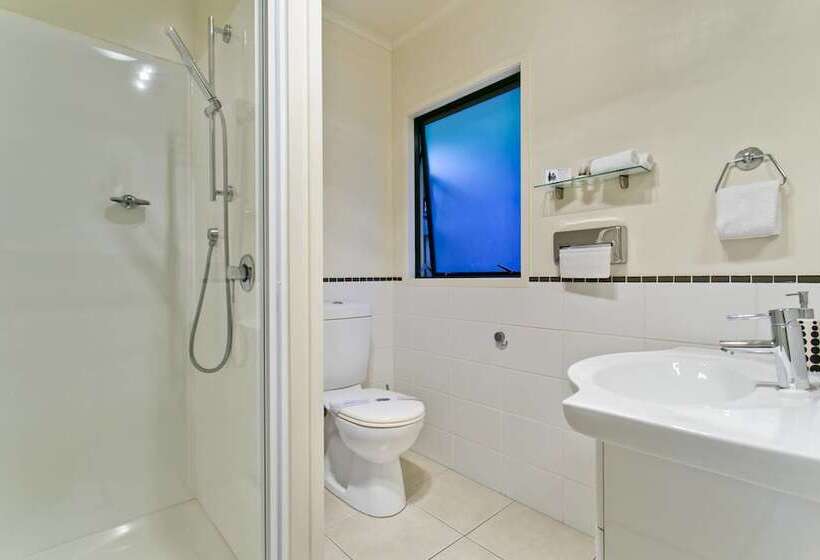 Студия Классика, Ballinor Motor Inn Hamilton