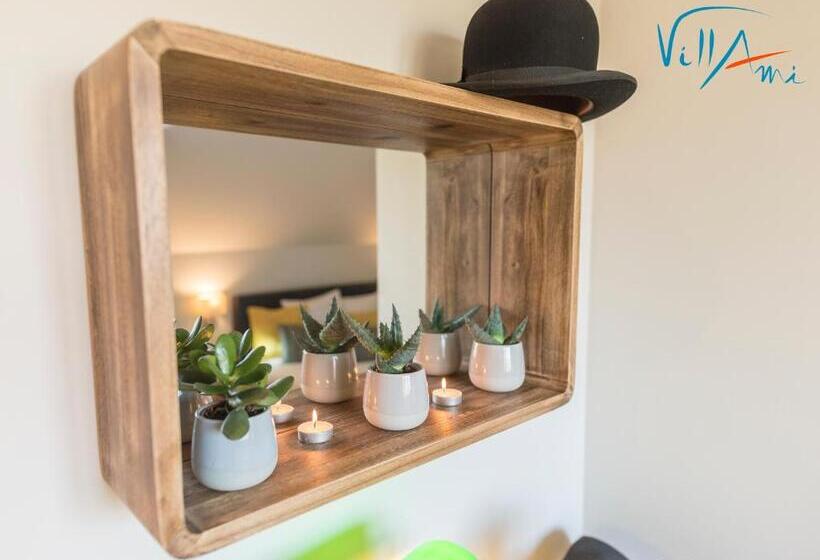 Номер Deluxe, Villami